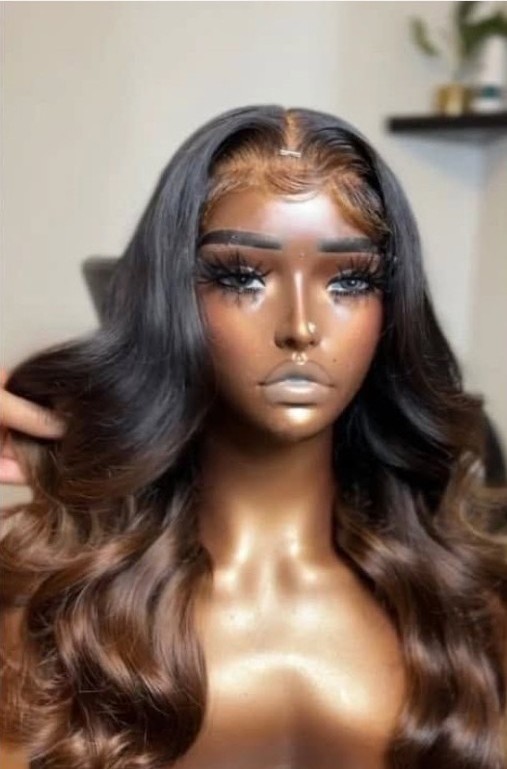 Après réparation de perruque abimée Après réparation de perruque abimée